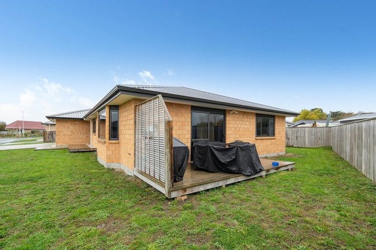 Photo of property in 1 Molesworth Street, Carterton, 5713