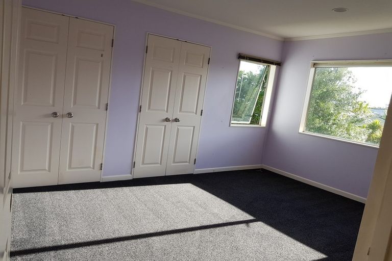 Photo of property in 3 Taroka Close, Pinehill, Auckland, 0632