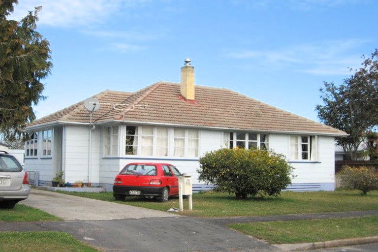 Photo of property in 38 Paul Crescent, Fairfield, Hamilton, 3214