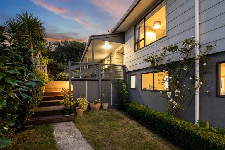 Photo of property in 61 Albatross Close, Whitby, Porirua, 5024