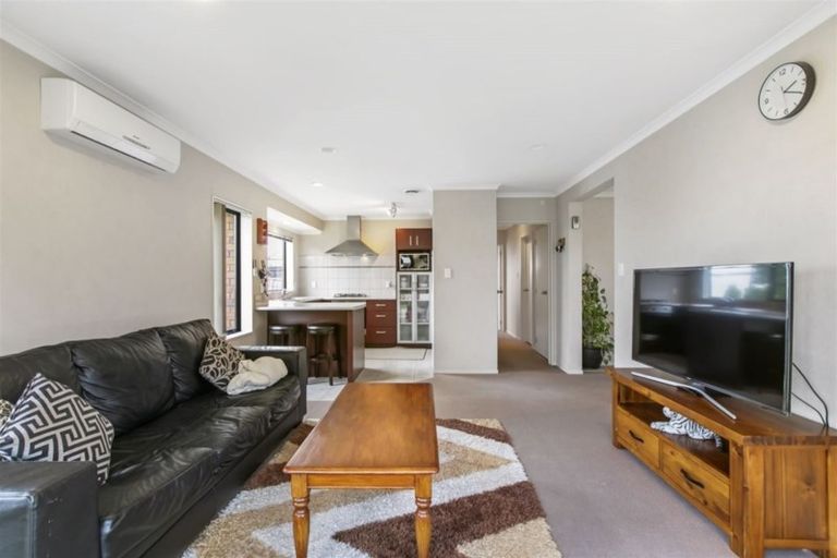 Photo of property in 24 Sarteano Drive, Manurewa, Auckland, 2105