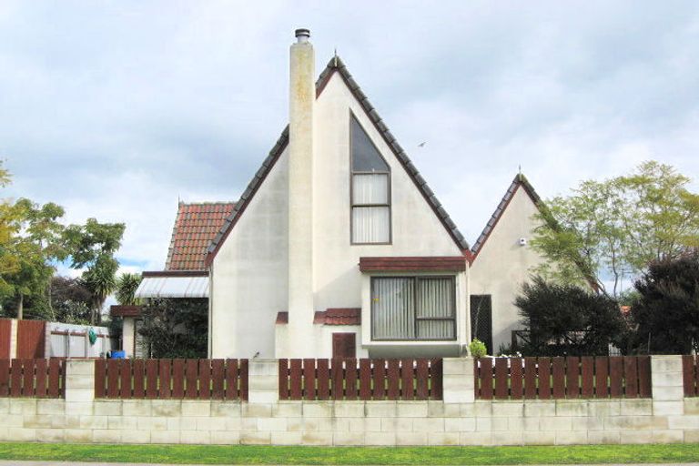 Photo of property in 18 Williamson Road, Clive, 4102