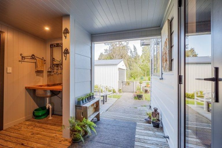 Photo of property in 100 Cole Street, Dannevirke, 4930