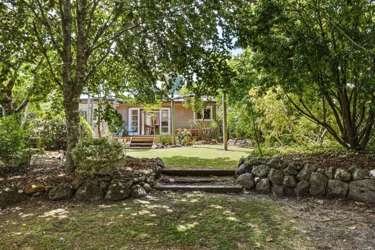 Photo of property in 37 Haruru Falls Road, Haruru, 0204