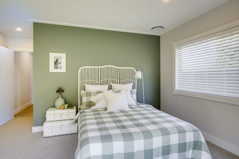 Photo of property in 71 Oak Road, Poraiti, Napier, 4112