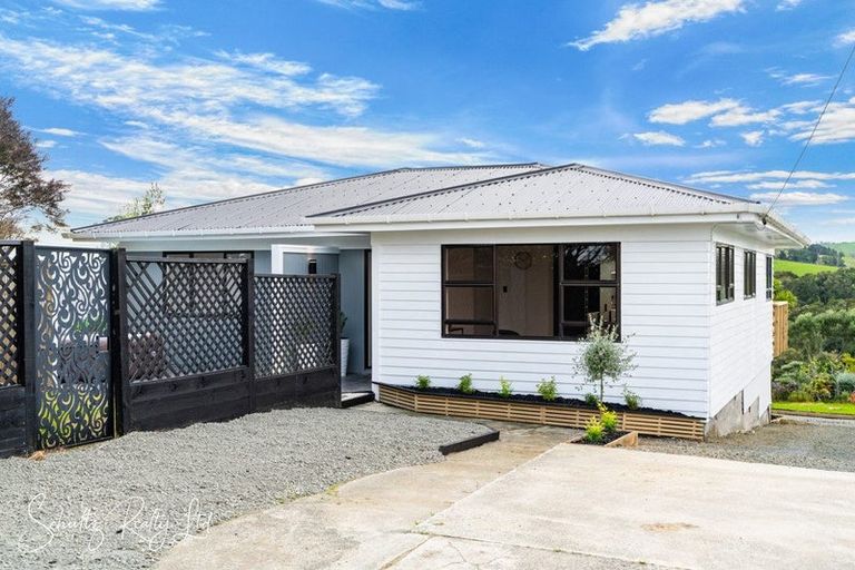 Photo of property in 109 Hurndall Street East, Maungaturoto, 0520