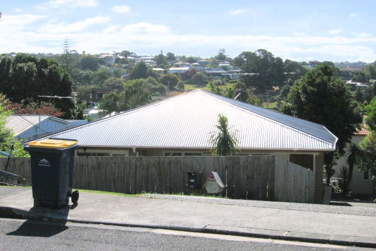 Photo of property in 2/29 Newhaven Terrace, Mairangi Bay, Auckland, 0630
