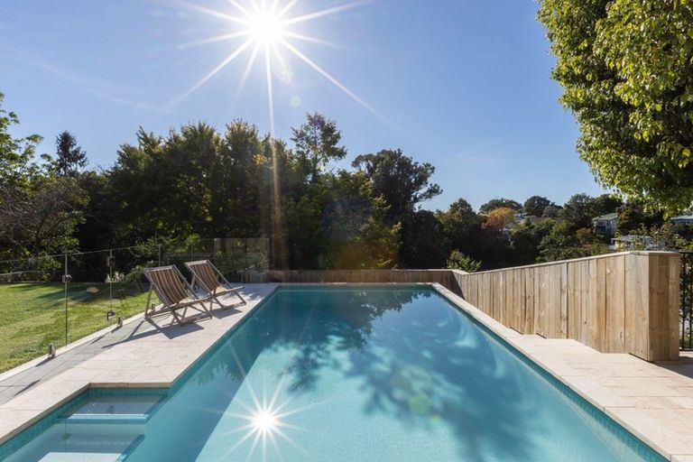 Photo of property in 101 Chaucer Road, Hospital Hill, Napier, 4110