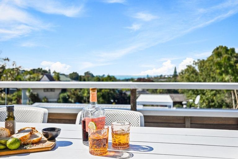 Photo of property in 25 Maxwelton Drive, Mairangi Bay, Auckland, 0630