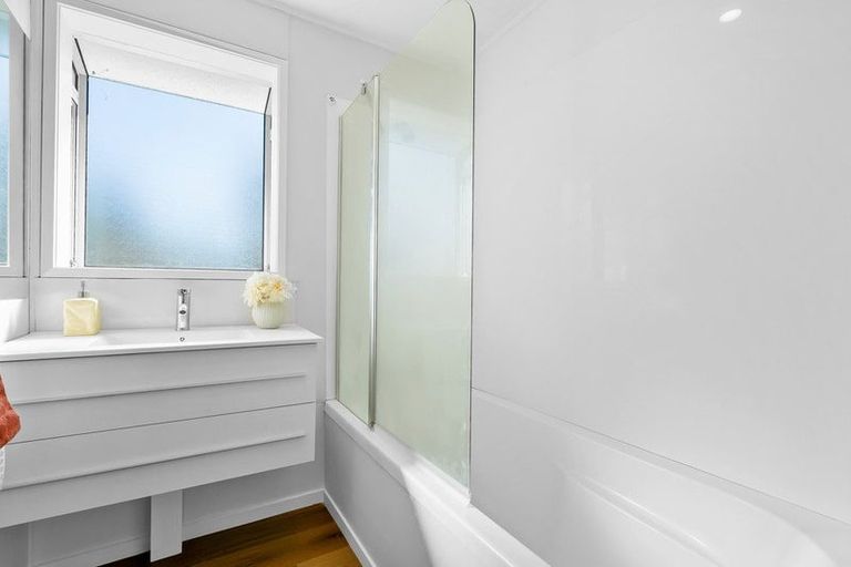 Photo of property in 63 Awaruku Road, Torbay, Auckland, 0630