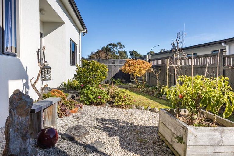 Photo of property in 111 Ruapehu Drive, Fitzherbert, Palmerston North, 4410