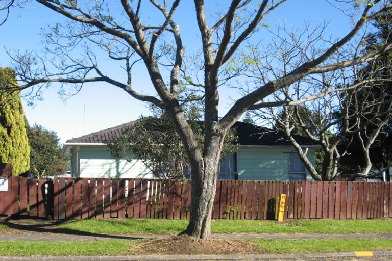 Photo of property in 1 Hobart Crescent, Wattle Downs, Auckland, 2103