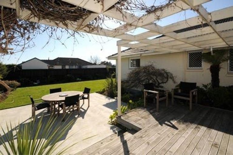 Photo of property in 11 Grimseys Road, Redwood, Christchurch, 8051