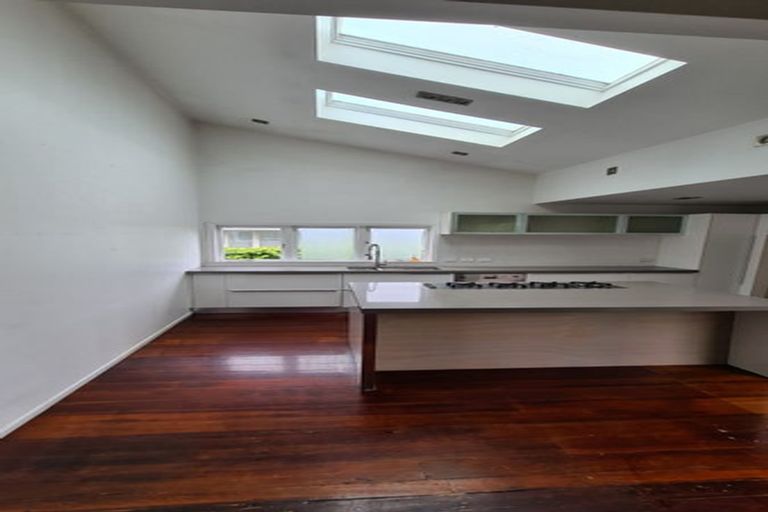 Photo of property in 17 Pakuranga Road, Pakuranga, Auckland, 2010