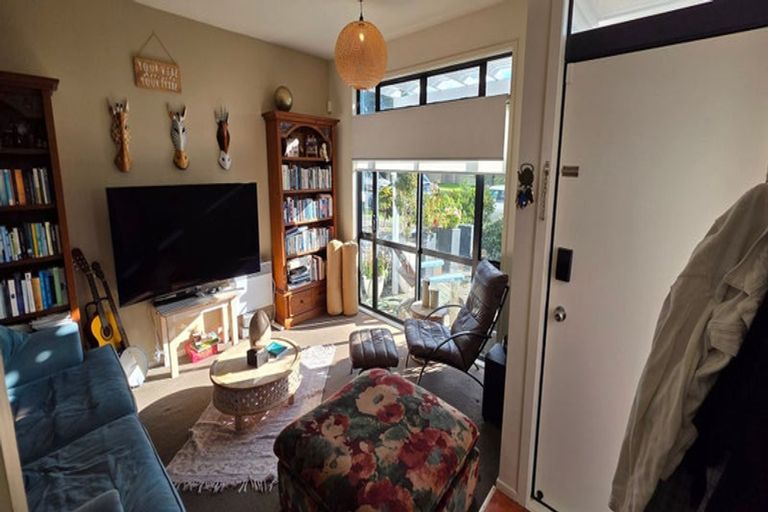 Photo of property in 11/2 Armoy Drive, East Tamaki, Auckland, 2016