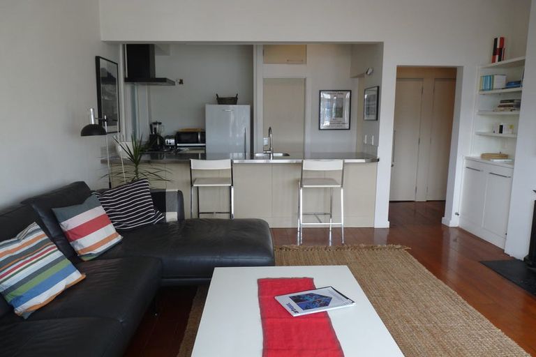 Photo of property in 68 Hawker Street, Mount Victoria, Wellington, 6011