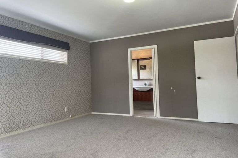 Photo of property in 42 Merriefield Avenue, Forrest Hill, Auckland, 0620