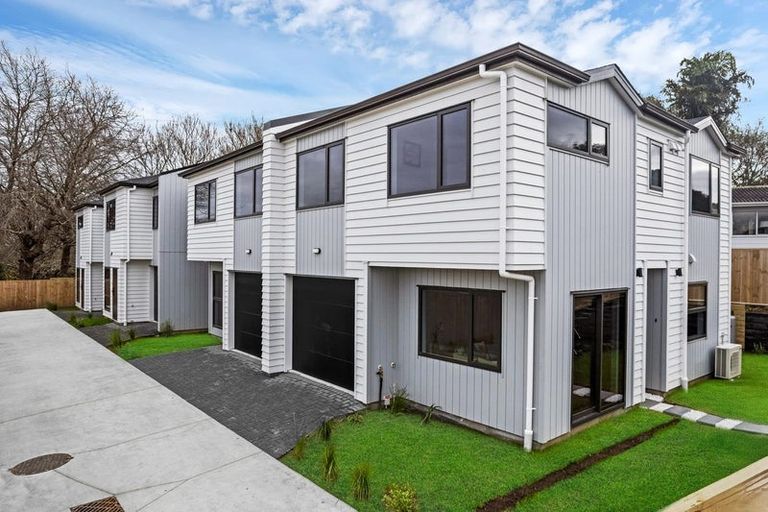 Photo of property in 163a Bradbury Road, Botany Downs, Auckland, 2010