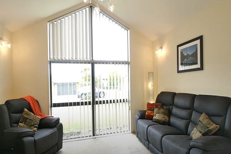 Photo of property in 10 Bonny Crescent, Massey, Auckland, 0614