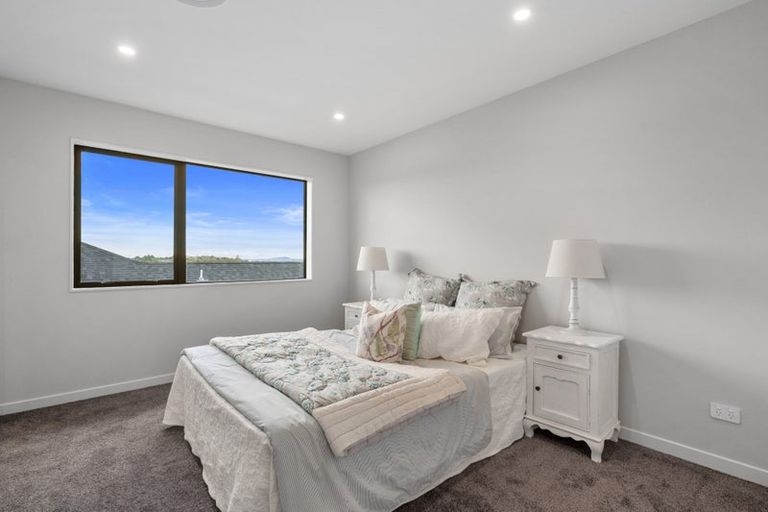 Photo of property in 8 Lumber Rise, Swanson, Auckland, 0614