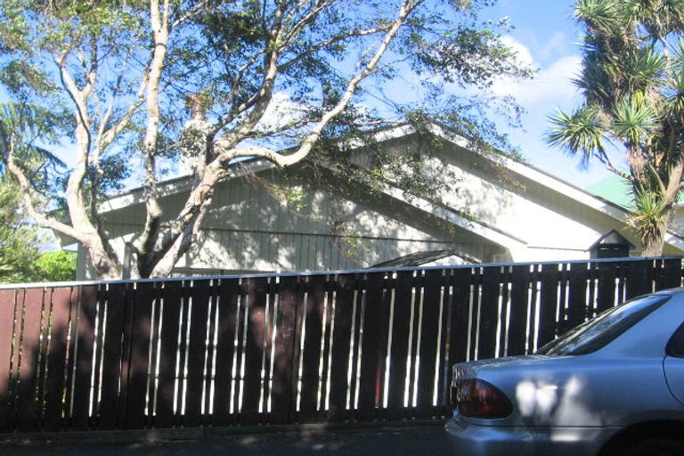 Photo of property in 9 Sugarloaf Road, Brooklyn, Wellington, 6021