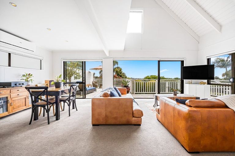 Photo of property in 36 Whangaparaoa Road, Red Beach, 0932