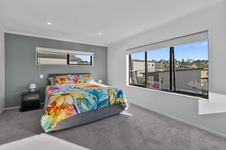 Photo of property in 10 Onekura Street, Red Beach, 0932