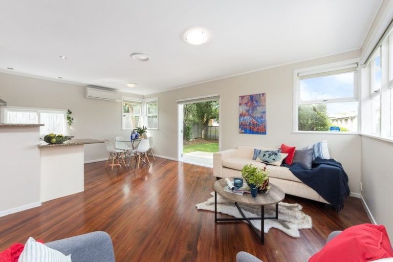 Photo of property in 10 Winifred Avenue, Bayview, Auckland, 0629