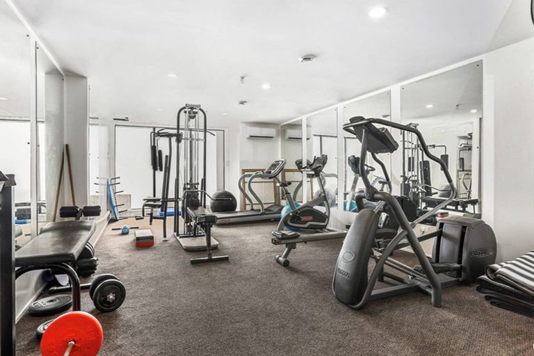 Photo of property in 1d/175 Hurstmere Road, Takapuna, Auckland, 0622