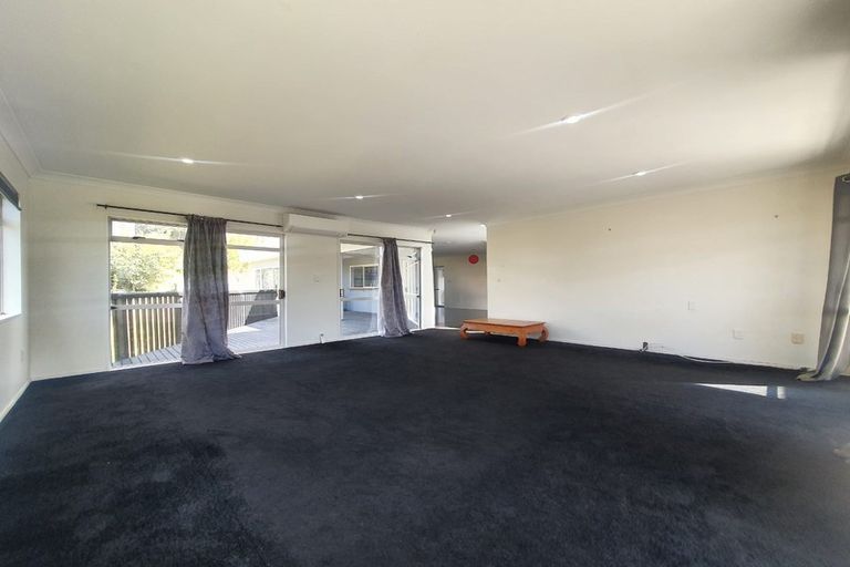 Photo of property in 18 Belleaire Court, West Harbour, Auckland, 0618