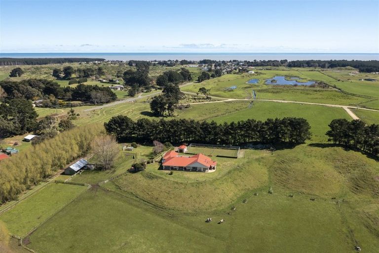 Photo of property in 450 Waitarere Beach Road, Waitarere, Levin, 5574