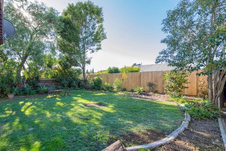 Photo of property in 40 Akoranga Drive, Northcote, Auckland, 0627