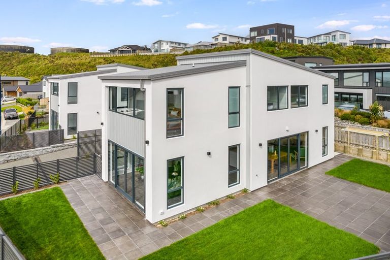 Photo of property in 2a Kaiaho Close, Aotea, Porirua, 5024