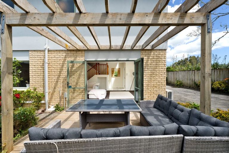 Photo of property in 33 Woodford Avenue, Henderson, Auckland, 0610