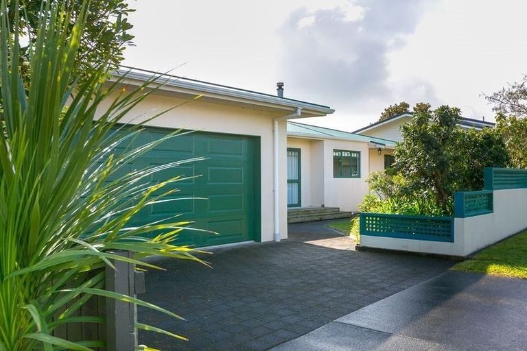 Photo of property in 6 Pararewa Drive, Whalers Gate, New Plymouth, 4310