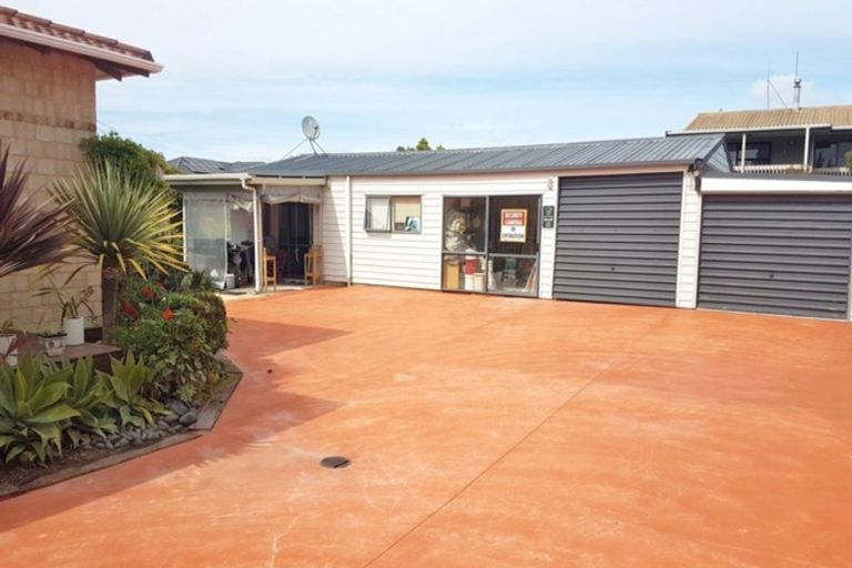 Photo of property in 141 Marsden Bay Drive, One Tree Point, 0118