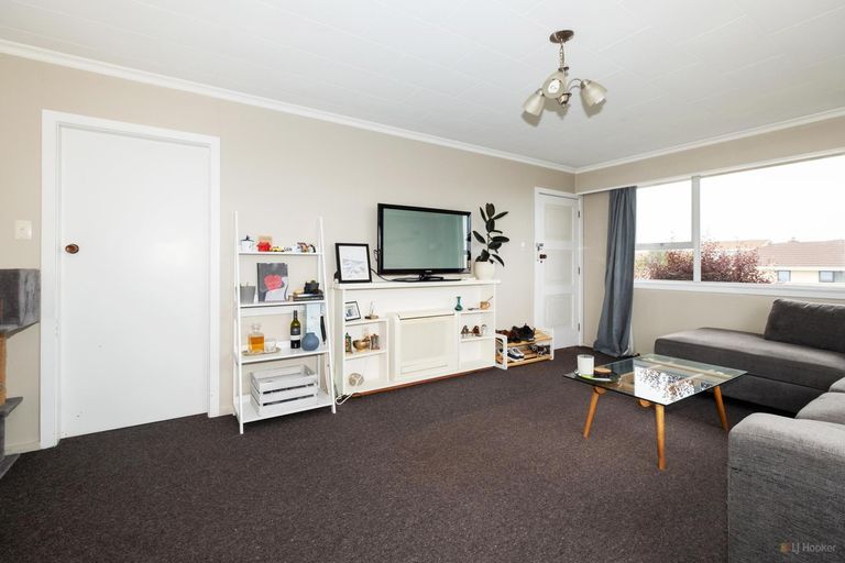 Photo of property in 1 Oxford Street, Waimate, 7924