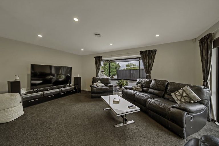 Photo of property in 11 Baltic Place, Northwood, Christchurch, 8051