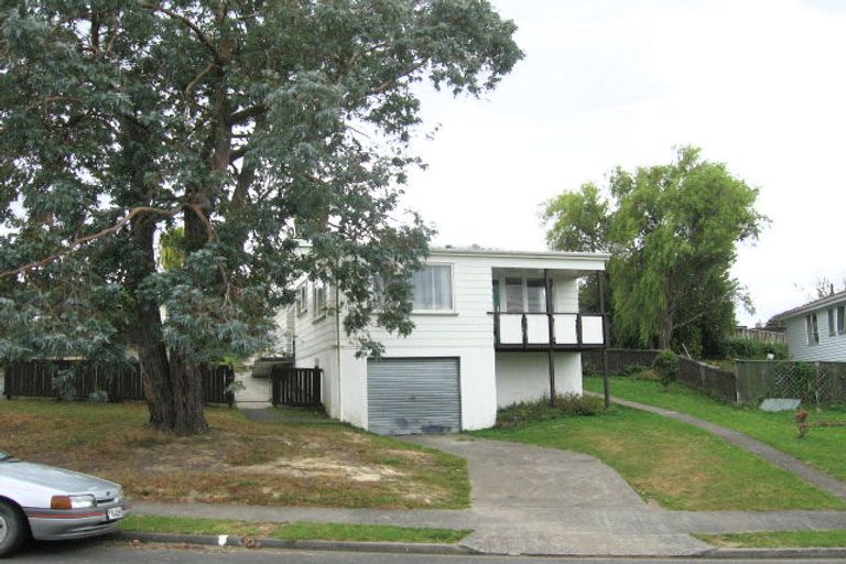 Photo of property in 40 Edelweiss Grove, Timberlea, Upper Hutt, 5018