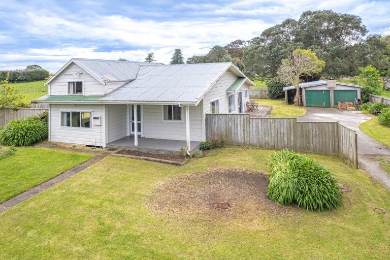 Photo of property in 30 Weraroa Road, Waverley, 4510