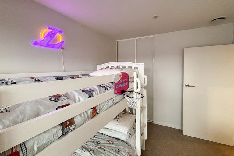 Photo of property in 4/27 Oxley Avenue, St Albans, Christchurch, 8014