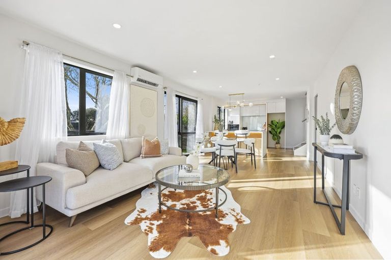 Photo of property in 38a Dale Crescent, Pakuranga, Auckland, 2010