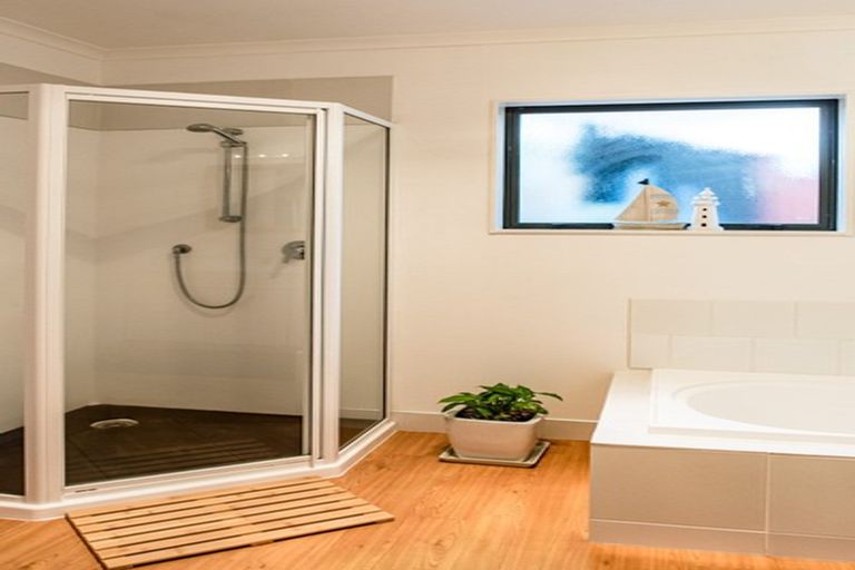 Photo of property in 8 Ruapehu Drive, Fitzherbert, Palmerston North, 4410