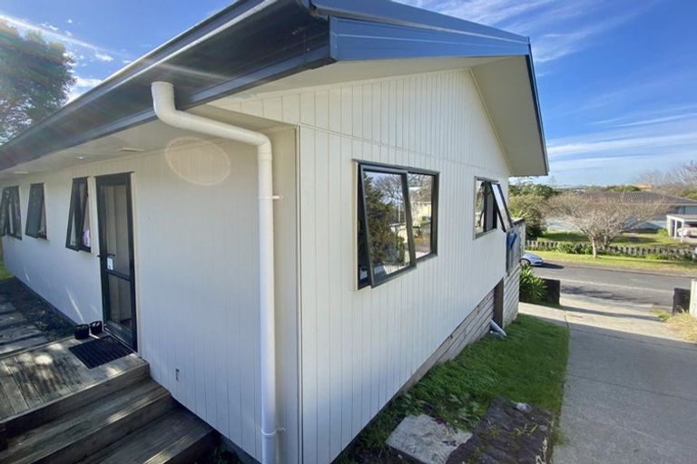 Photo of property in 65 Sunline Avenue, Massey, Auckland, 0614