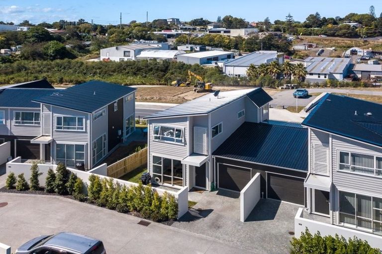 Photo of property in 101 Karepiro Drive, Stanmore Bay, Whangaparaoa, 0932