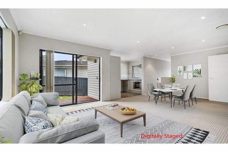 Photo of property in 100 Moire Road, West Harbour, Auckland, 0618