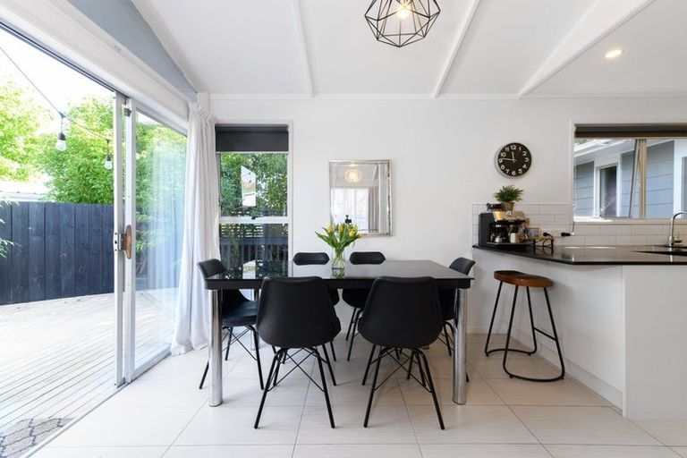 Photo of property in 17 Morriggia Place, Bayview, Auckland, 0629