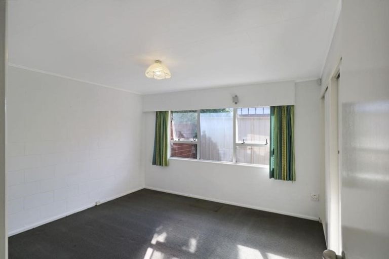 Photo of property in 50b Whites Line West, Woburn, Lower Hutt, 5010