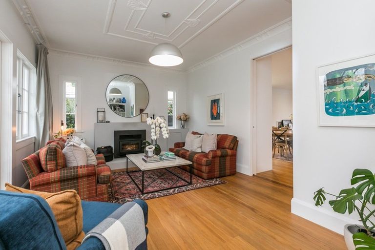 Photo of property in 9 Gillean Street, Havelock North, 4130