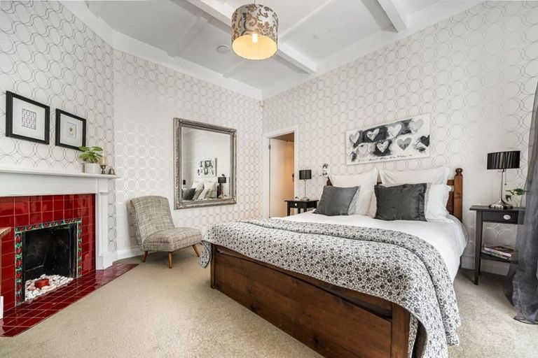 Photo of property in 15 Waterview Road, Stanley Point, Auckland, 0624